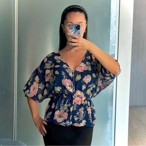 XXI 3/4-Sleeve Flowy Blouse With Floral Pattern (S)